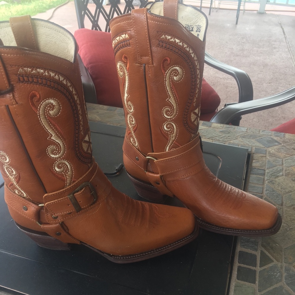 Beautiful western leather boots